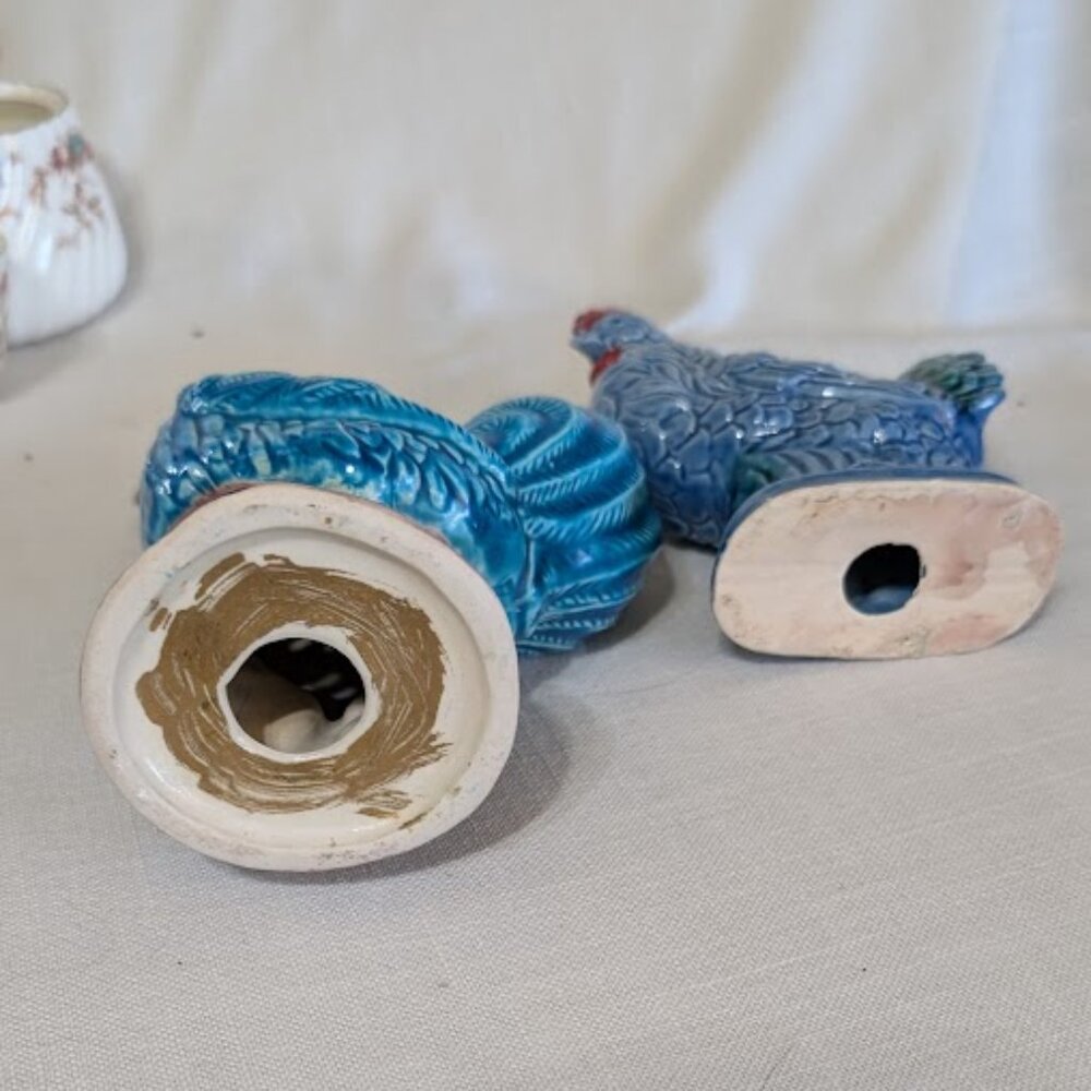 TWO VINTAGE CERAMIC ROOSTERS - Picture 6 of 6